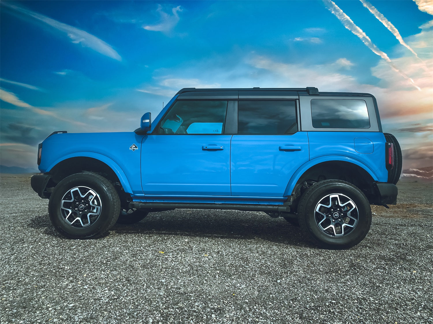 https://www.catalograck.com/ImgVDHR/TUF/22500-Ford_Bronco_2-Inch_Lift_Kit-Lifestyle-2.jpg