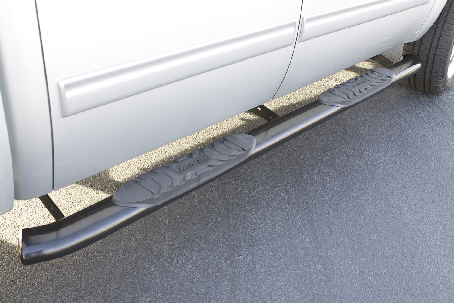 Lund 23891007 5 Inch Oval Curved Nerf Bar