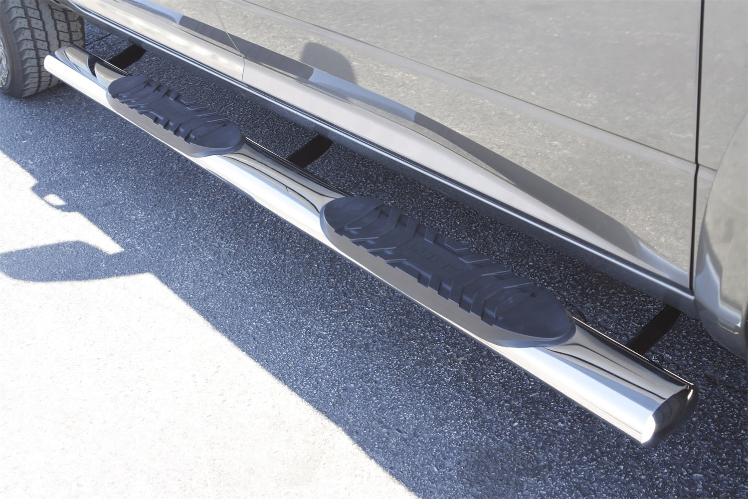 Lund 23984003 5 Inch Oval Straight Nerf Bar