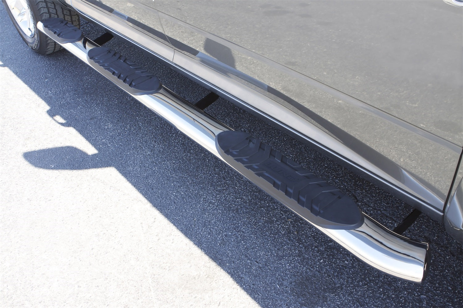 Lund 24497043 5 Inch Oval Wheel-To-Wheel Nerf Bar