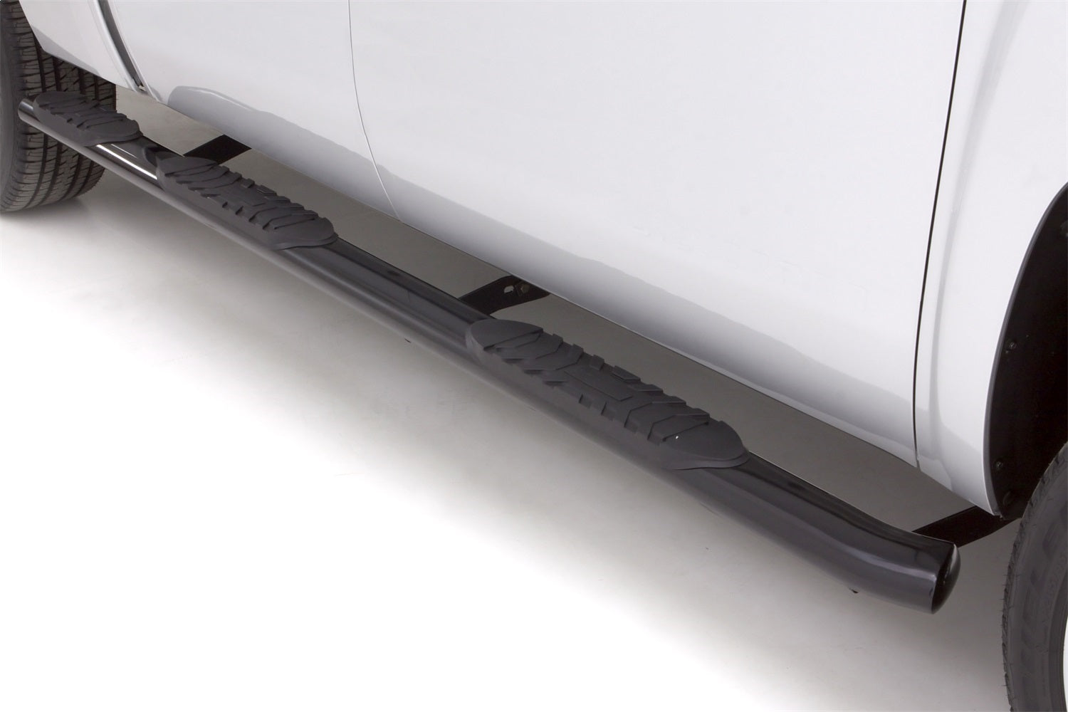 Lund 26097043 5 Inch Oval Wheel-To-Wheel Nerf Bar
