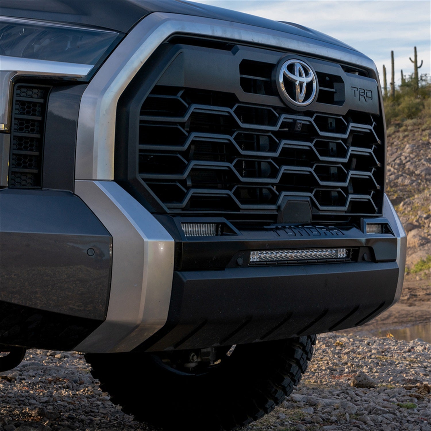 https://www.catalograck.com/ImgVDHR/RIG/37202-2022-Tundra-SAE-SR-Yellow-6in-Kit-Lifestyle-01.jpg