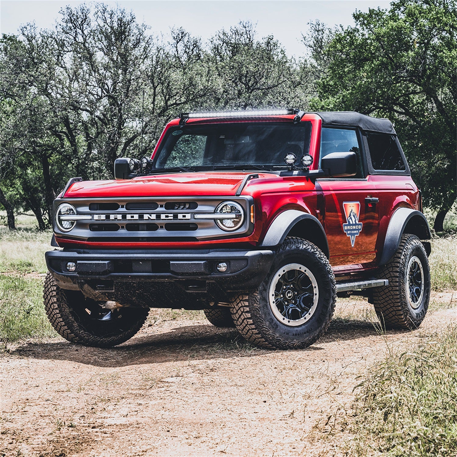 https://www.catalograck.com/ImgVDHR/RIG/46721-46723_2021_Ford_Bronco_RIGID_Mounts_Lifestyle-01.jpg