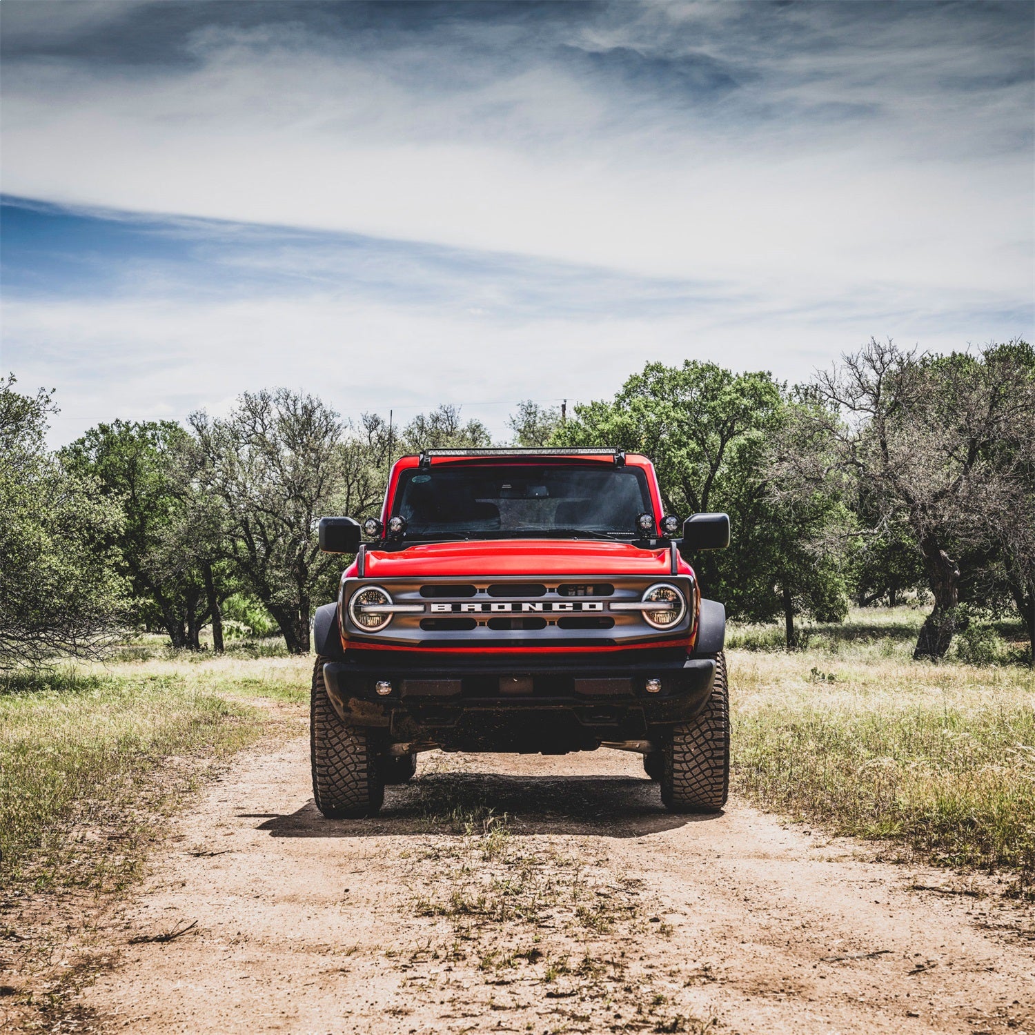 https://www.catalograck.com/ImgVDHR/RIG/46723-Ford_Bronco_Roof_Line_SR_Mount_Kit_Lifestyle-03.jpg