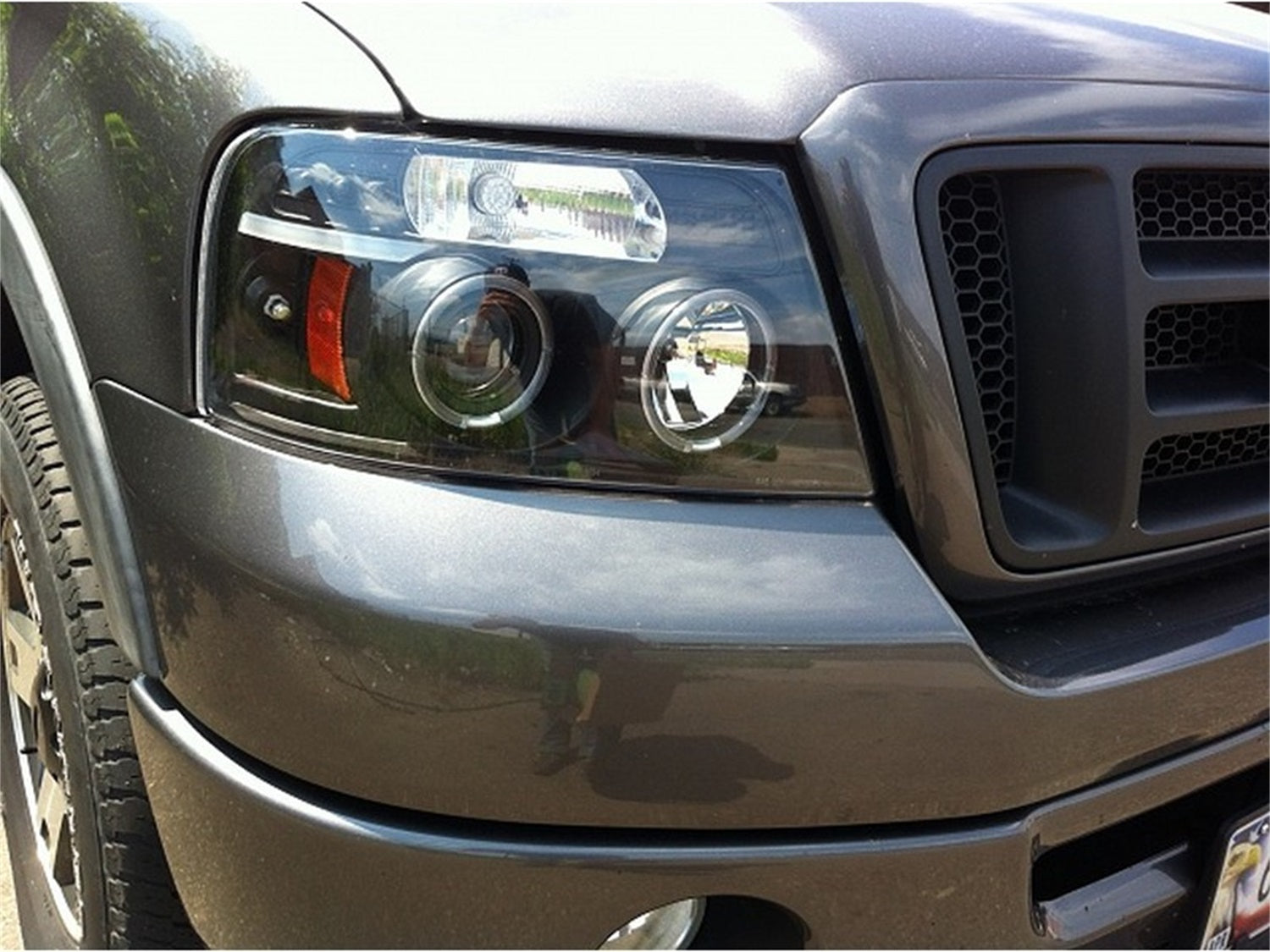 Spyder Auto 5010209 Halo LED Projector Headlights Fits 04-08 F-150