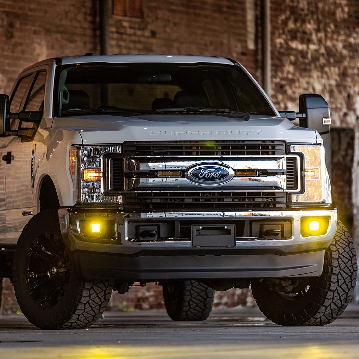 https://www.catalograck.com/ImgVDHR/RIG/504816-D-Series_PRO_SAE_Fog_Yellow_Pair-Lifestyle-02.jpg