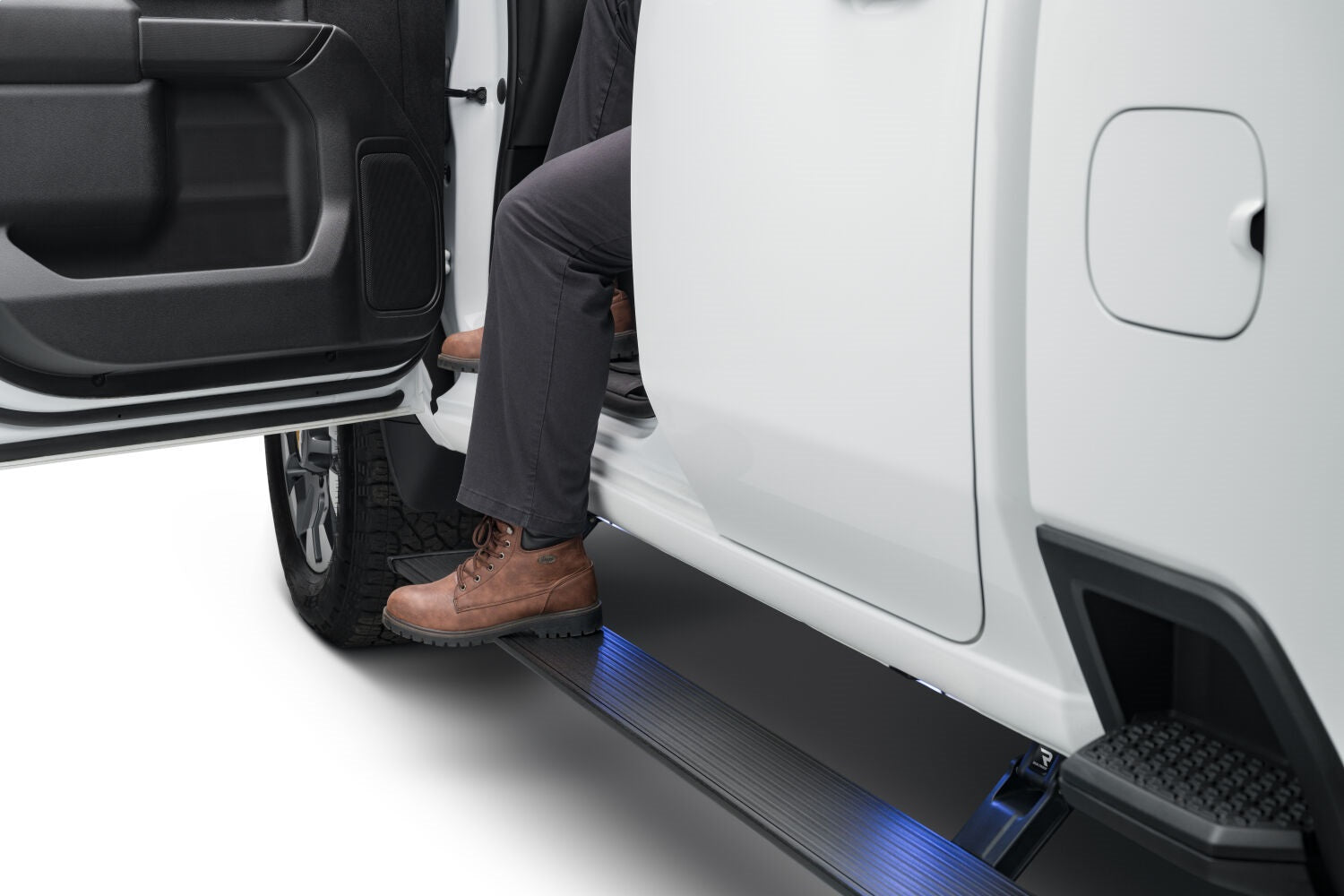 https://www.catalograck.com/ImgVDHR/AMP/AMPamp-powerstep-2022-chevrolet-silverado-2500-white-studio-08.jpg