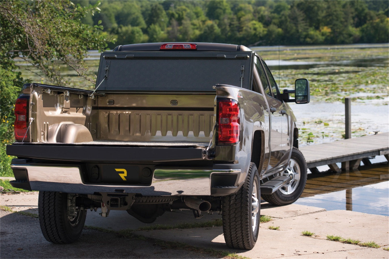 https://www.catalograck.com/ImgVDHR/BAK/BK_BakFlip_FiberMax_Silverado_at_dock_H.jpg