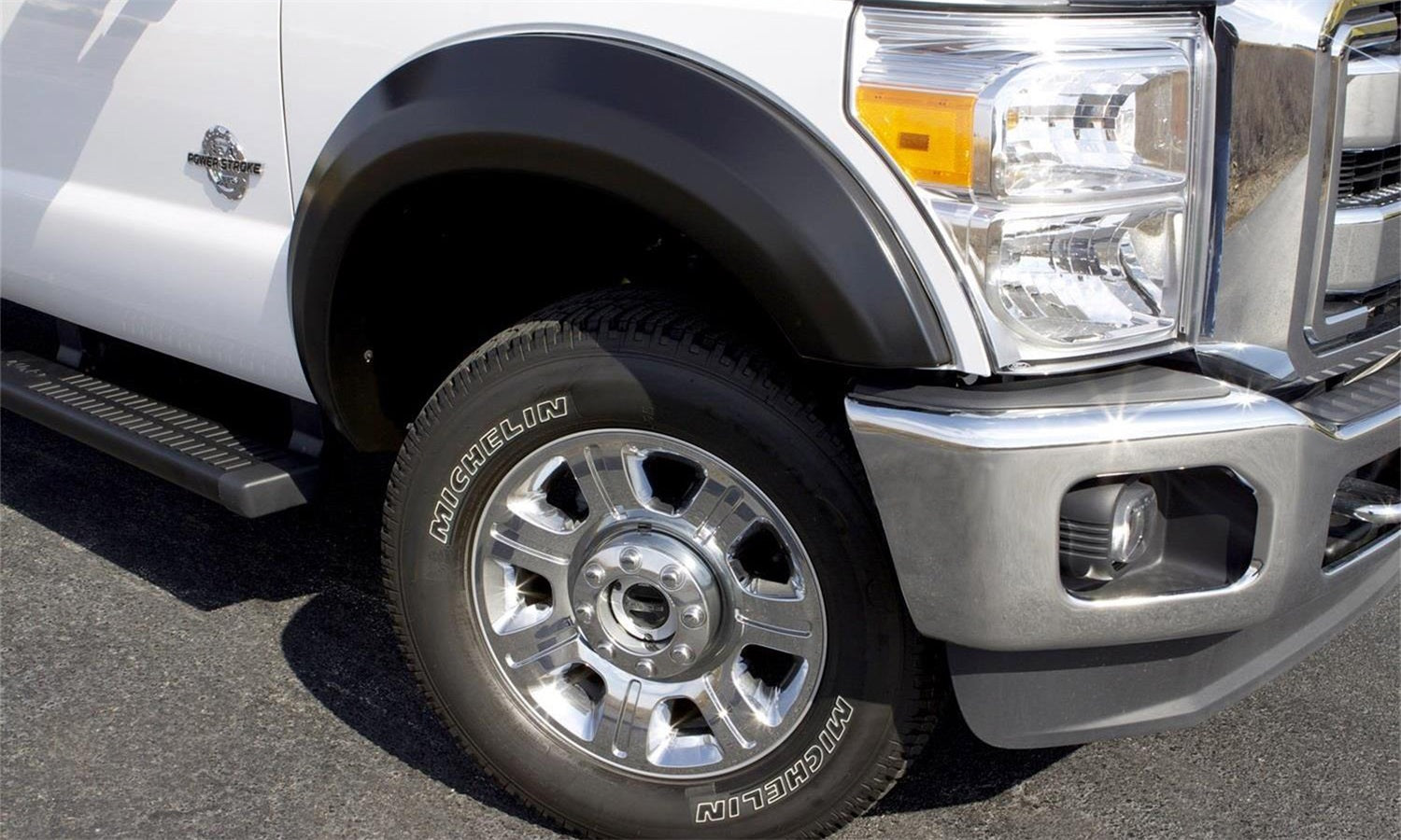 https://www.catalograck.com/ImgVDHR/LUN/EX_Fender_Flare_Lifestyle_HR.jpg