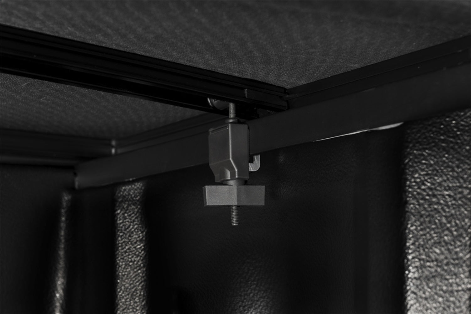 Extang 94424 Trifecta Signature 2.0 Tonneau Cover Fits 19-25 1500