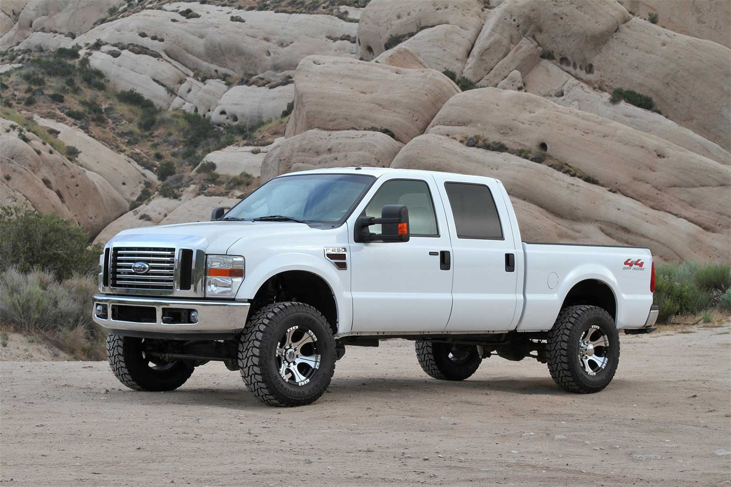 Fabtech K2376M Basic Lift System w/Shocks Fits F-250 Super Duty F-350 Super Duty