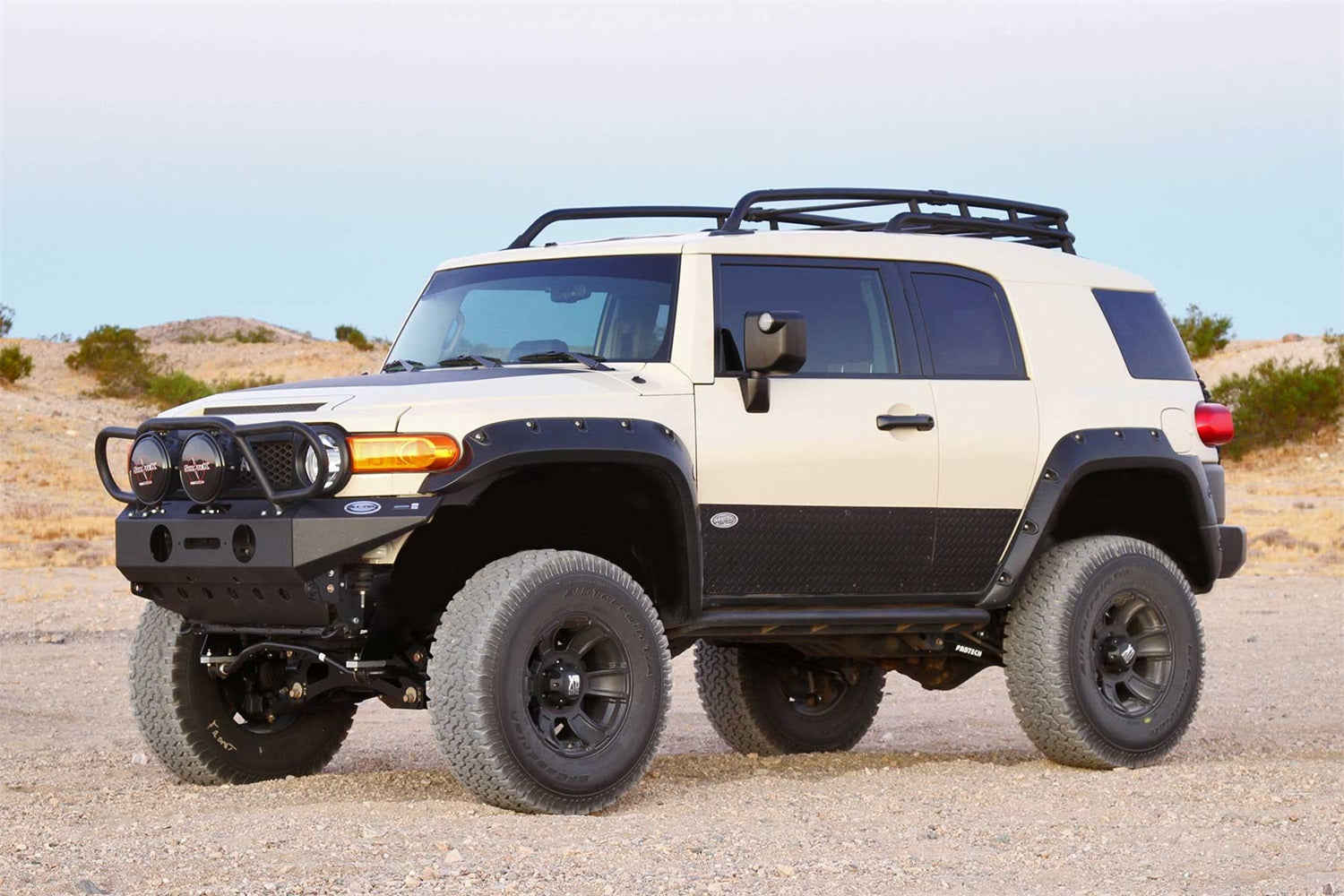 Fabtech K7024 Basic Lift System w/Shocks Fits 10-12 FJ Cruiser
