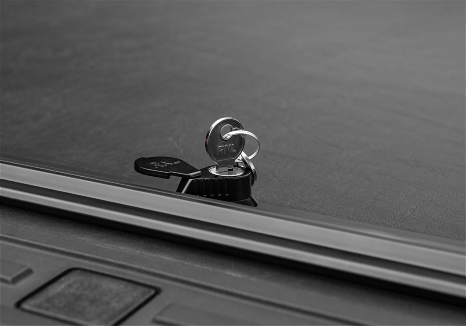 https://www.catalograck.com/ImgVDHR/RNL/M-Series_17Ford-Raptor_Details_06Key-Lock.jpg