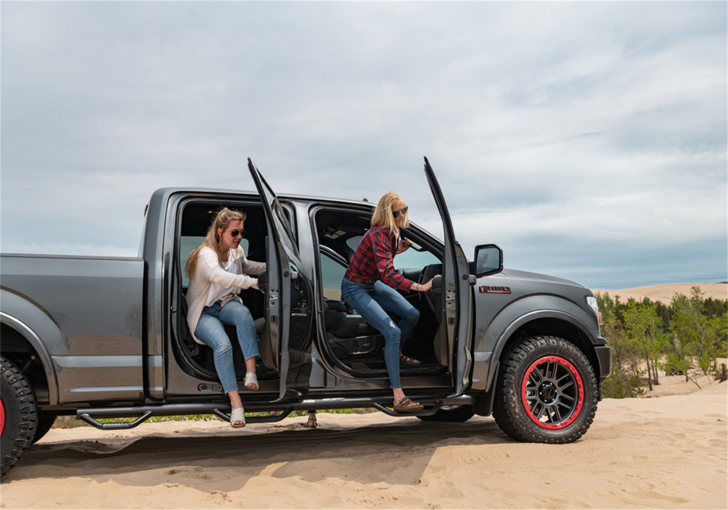 N-Fab F0495CC-6-TX Wheel To Wheel Nerf Step Bar w/Bed Access Fits 04-08 F-150