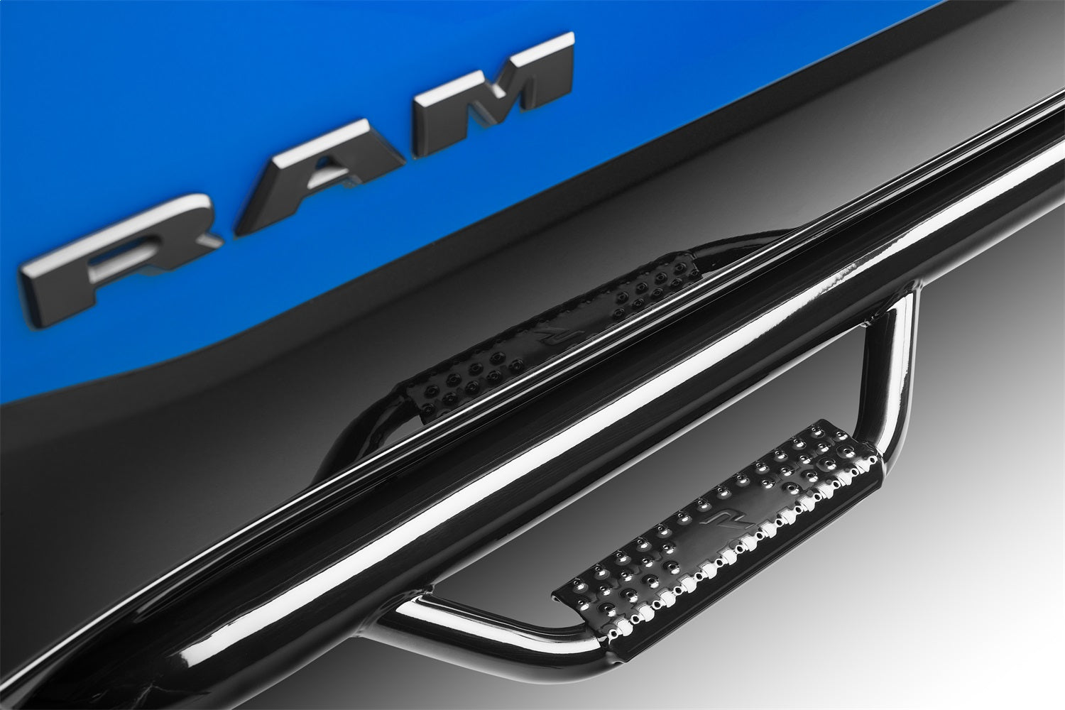 https://www.catalograck.com/ImgVDHR/NFA/NFBnfab-nerf-step-gloss-2022-ram-1500-trx-blue-studio-02.jpg