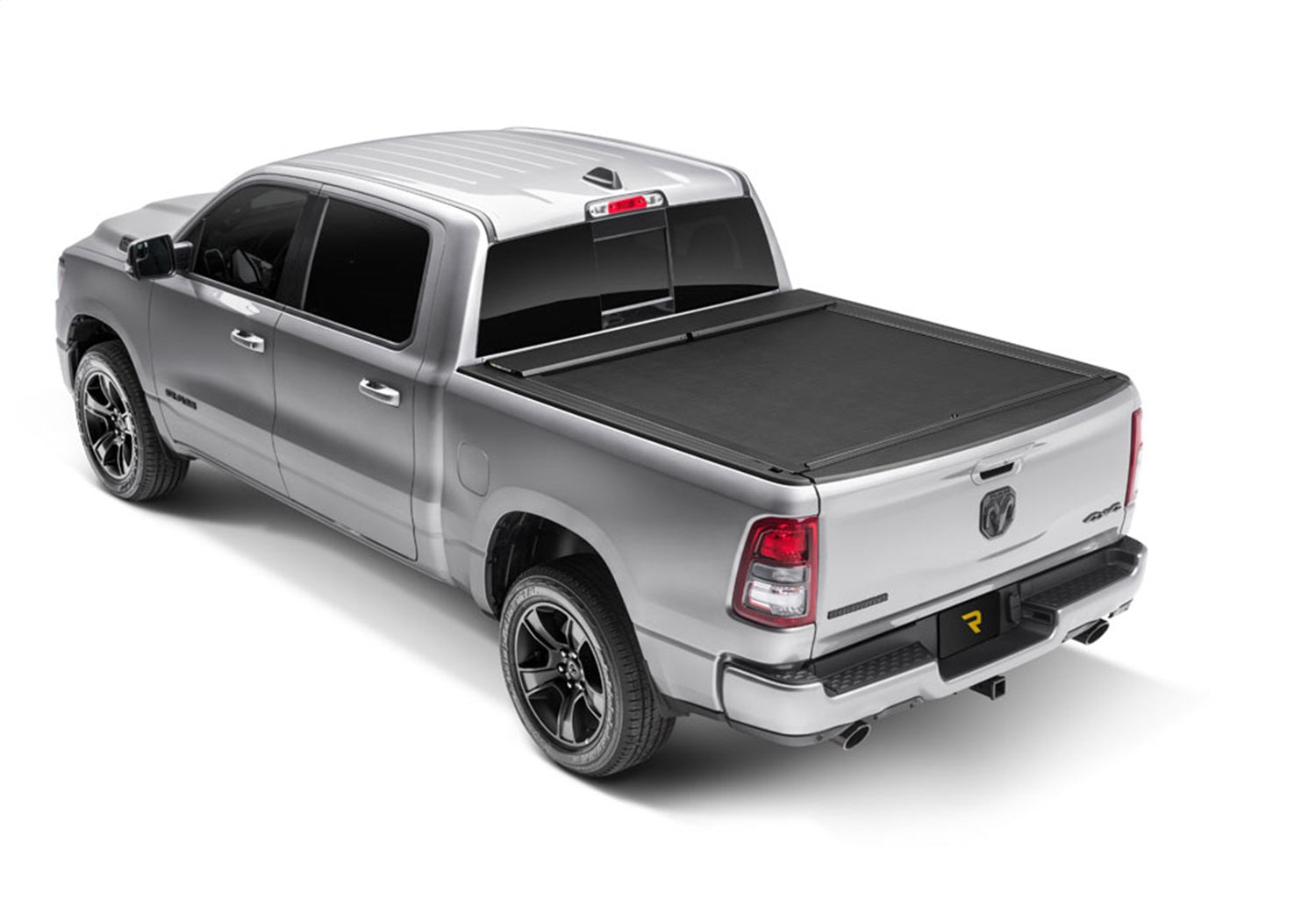 https://www.catalograck.com/ImgVDHR/RNL/RNLroll-n-lock-m-series-2019-ram-1500-silver-studio-07.jpg