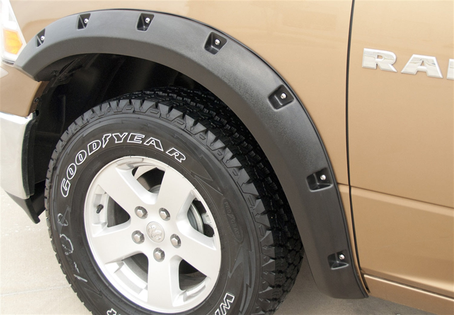 Lund RX204TB Rivet Style Fender Flare Set