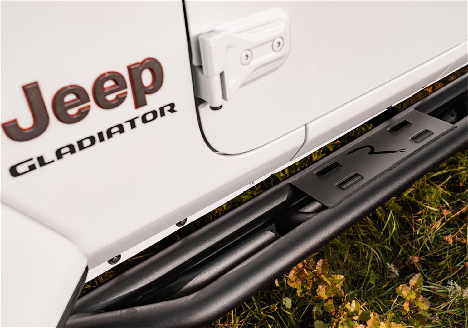https://www.catalograck.com/ImgVDHR/RMP/Rampage_Trailcrawlerstep_JeepGladiator_88736_closeup.jpg