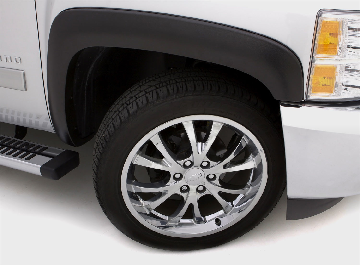 https://www.catalograck.com/ImgVDHR/LUN/SX_Fender_Flare_On_Vehicle_HR.jpg