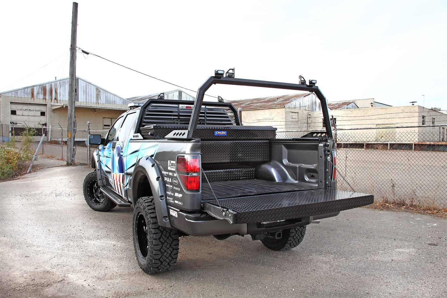 https://www.catalograck.com/ImgVDHR/DEE/TGPro-BlackTread-Full-Lifestyle2.jpg