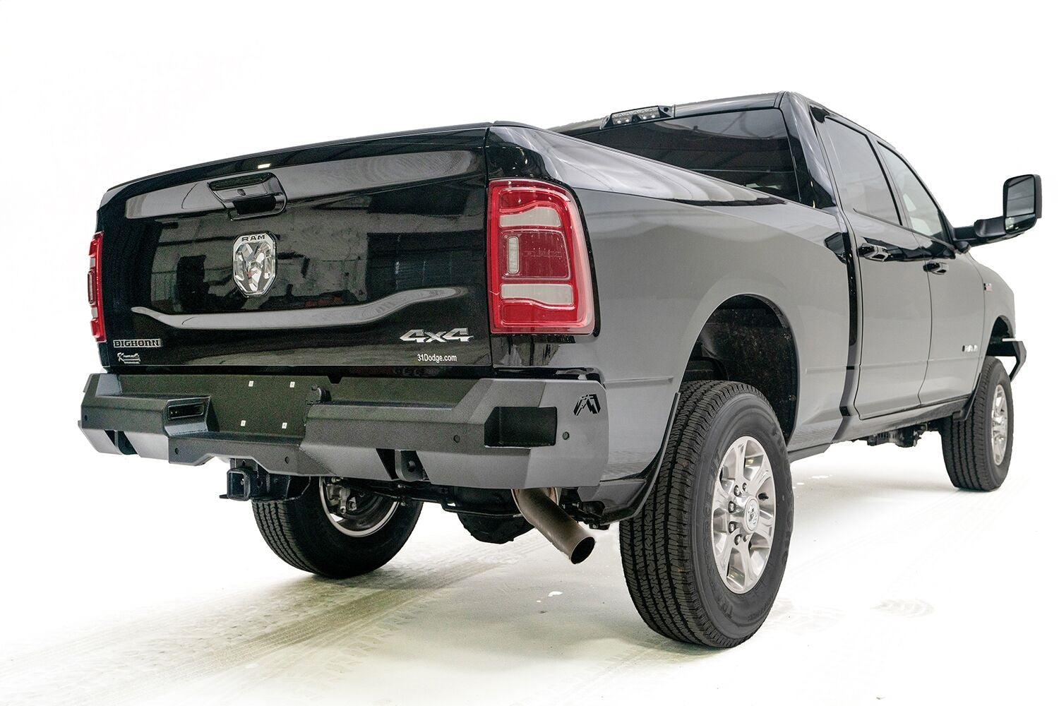 Fab Fours DR19-W4451-1 Premium Rear Sensor Bumper Fits 19-22 2500 3500