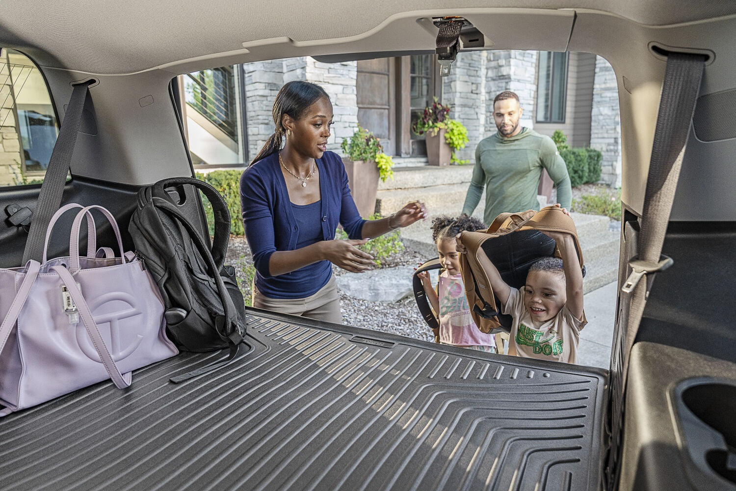 https://www.catalograck.com/ImgVDHR/HUS/Weahterbeater_Cargo_Liner_5.jpg