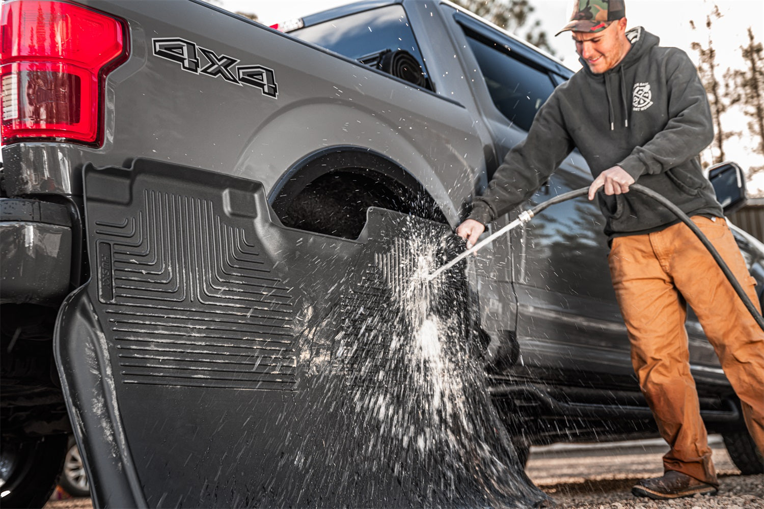 https://www.catalograck.com/ImgVDHR/HUS/Weatherbeater_Floor_Liner_3.jpg