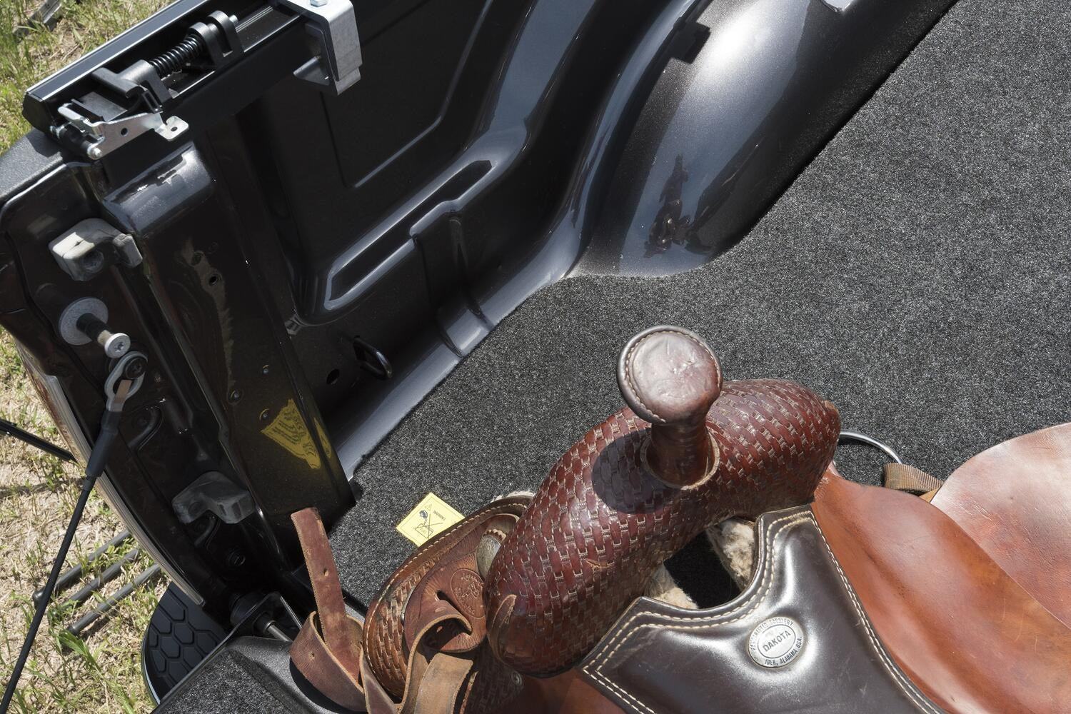 https://www.catalograck.com/ImgVDHR/BED/XBR-BedRug-Mat-Dodge-RAM-Saddle3.jpg