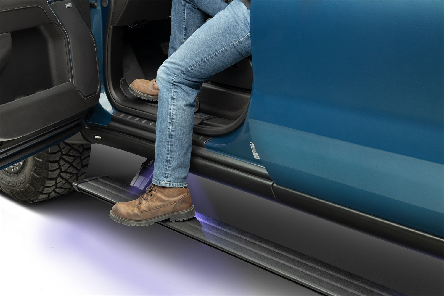 https://www.catalograck.com/ImgVDHR/AMP/amp-research-powerstep-smart-series-2024-gmc-sierra-86255-01a-ov-174.jpg