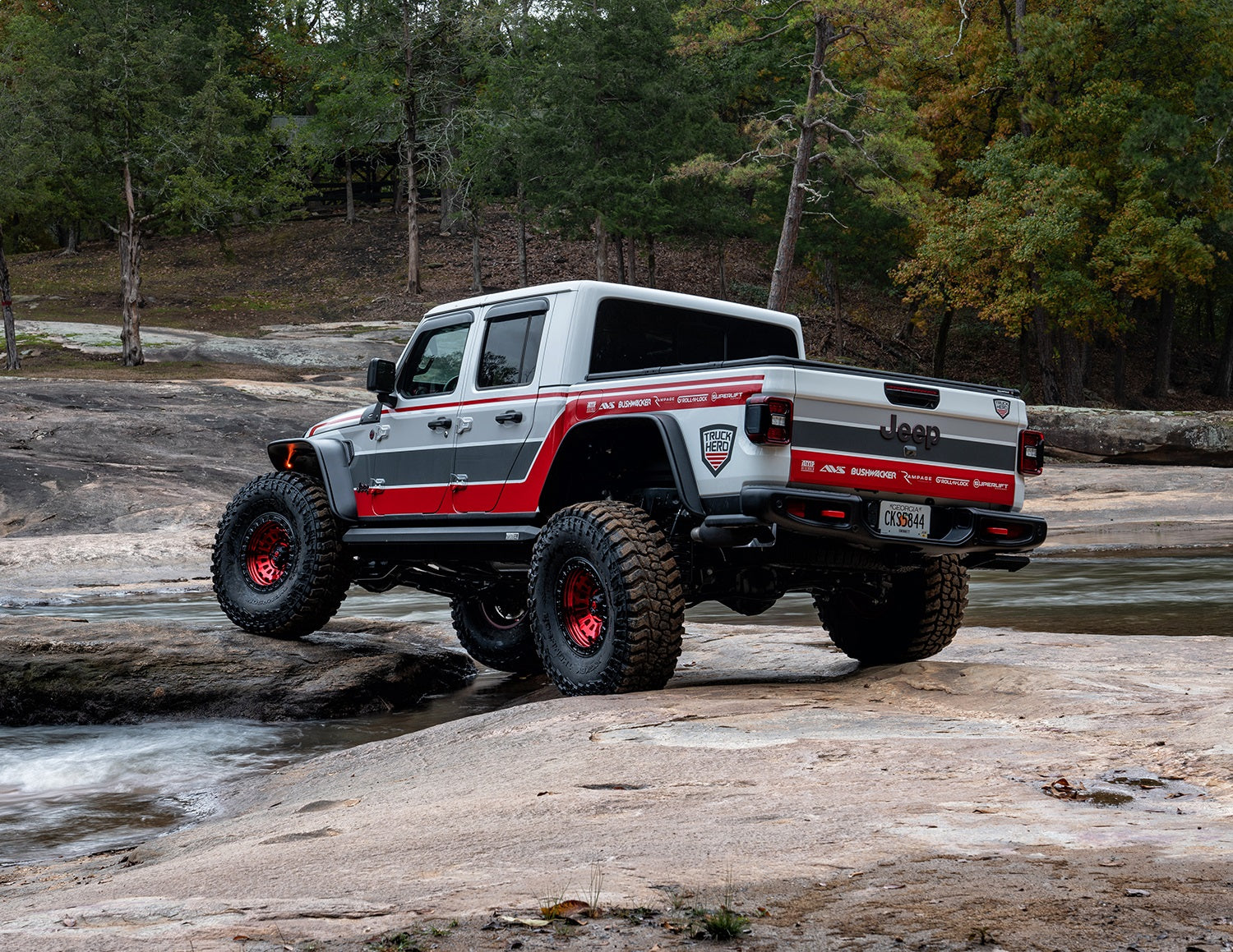 https://www.catalograck.com/ImgVDHR/BUS/bwr_jeepflatstyle_lifestyle_2020JeepGladiator_10928-07.jpg