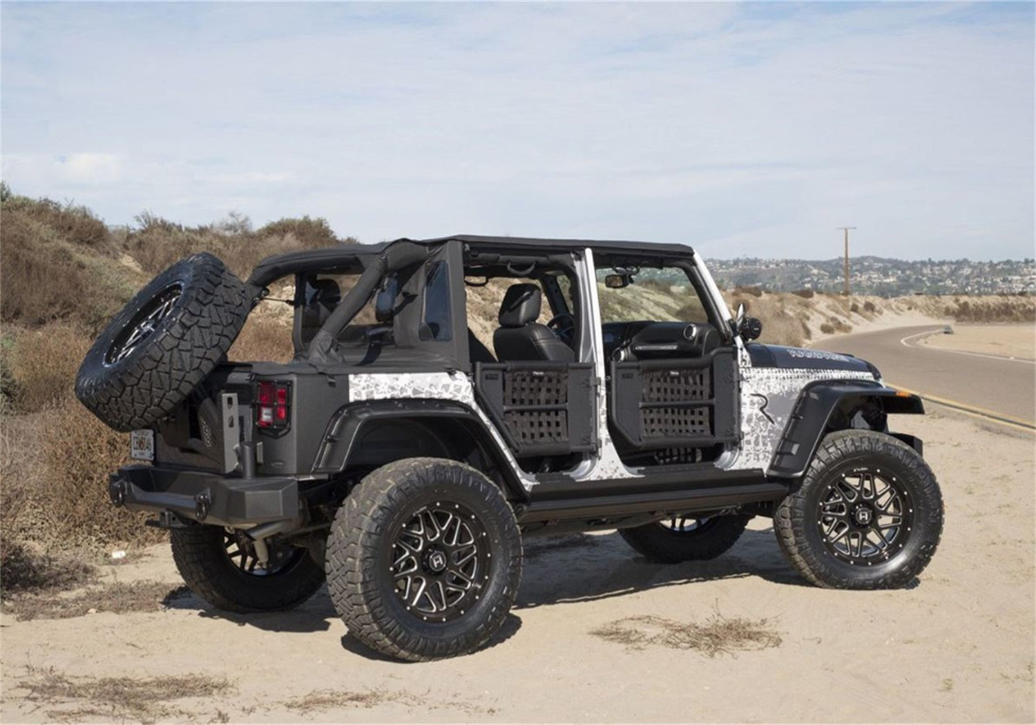 Rampage 990135 Trailview Tonneau Top Fits 07-18 Wrangler (JK)