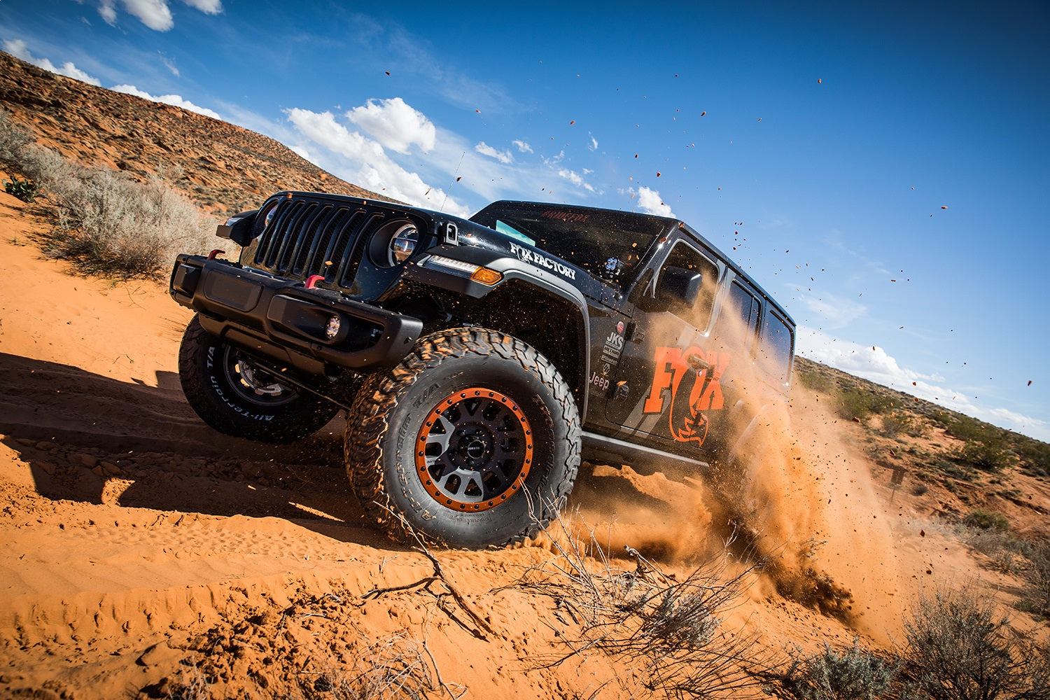 https://www.catalograck.com/ImgVDHR/FSX/fox-stock-photo-jeep-jl-a.jpg