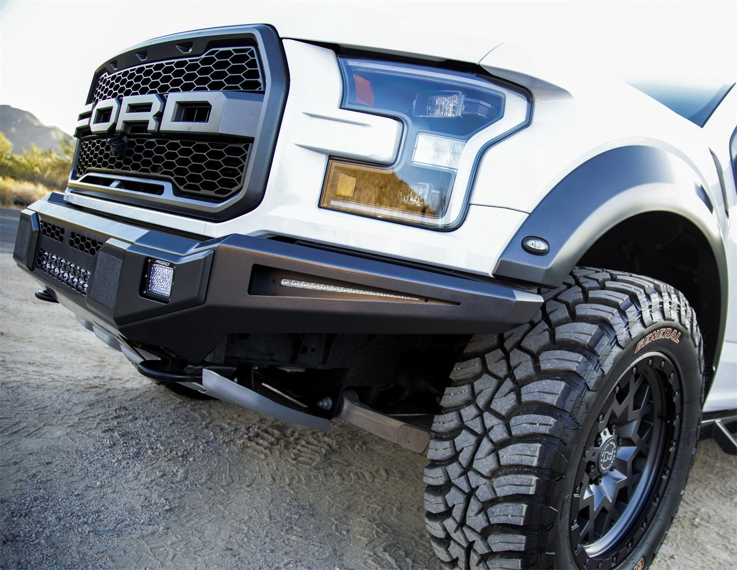 https://www.catalograck.com/ImgVDHR/ICI/ici-alumilite-bumper-fbm35fdn-lifestyle3.jpg