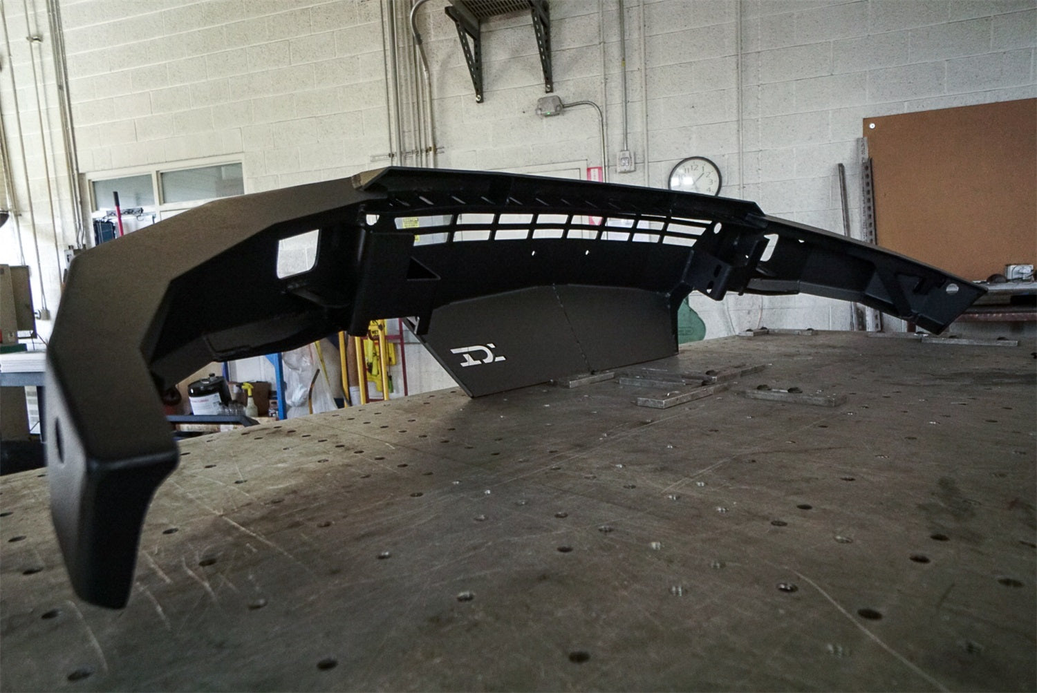 https://www.catalograck.com/ImgVDHR/ICI/ici-alumilite-bumper-fbm39dgn-manufacture4.jpg