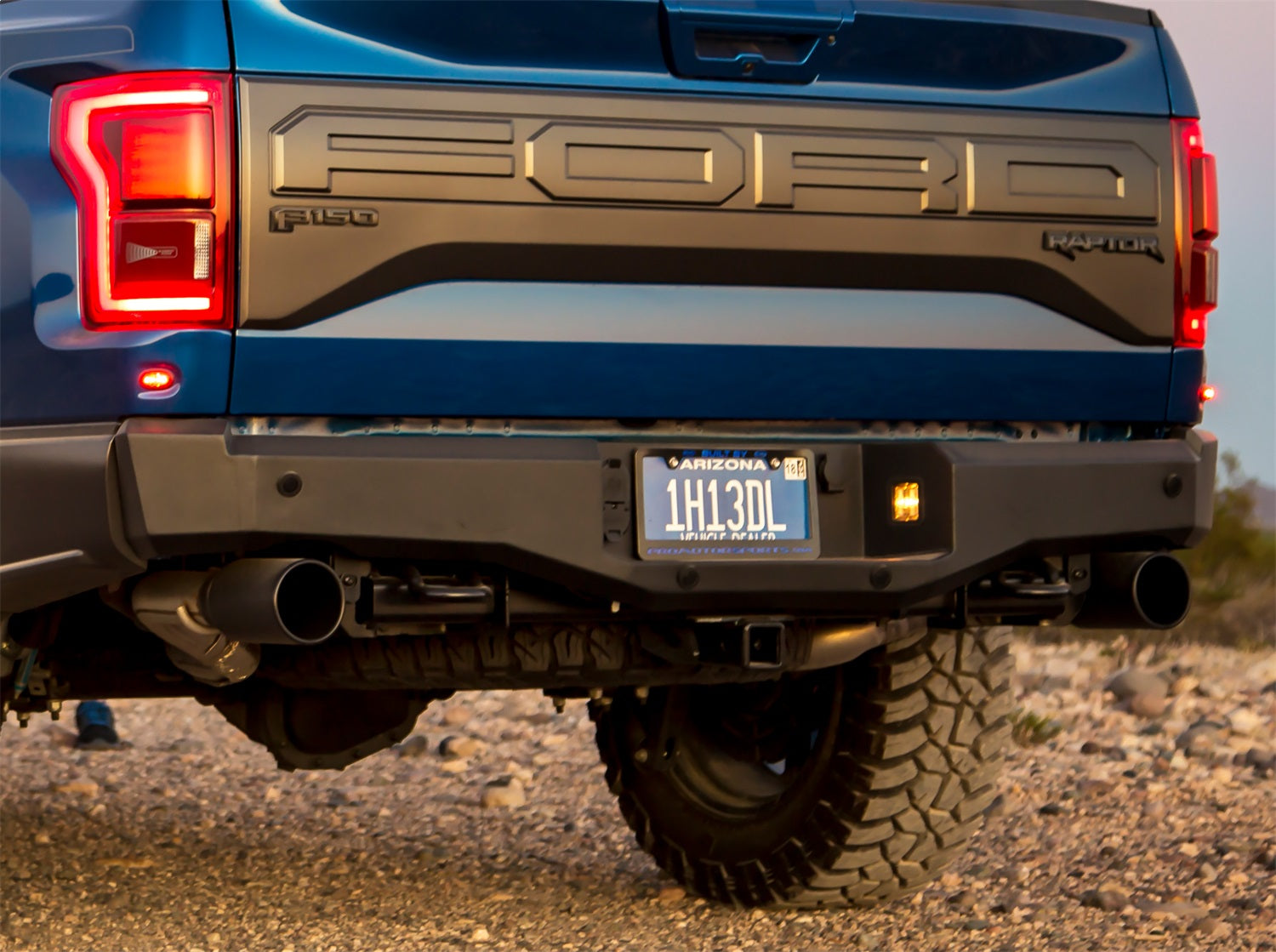 https://www.catalograck.com/ImgVDHR/ICI/ici-alumilite-bumper-rbm17fdn-lifestyle3.jpg