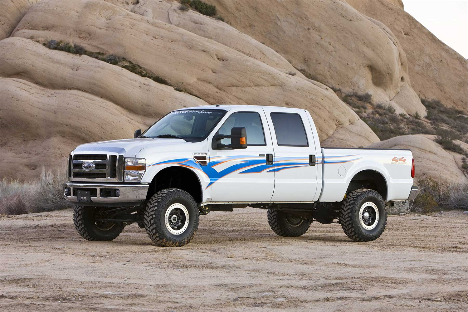 Fabtech K2118M Basic Lift System w/Shocks Fits F-250 Super Duty F-350 Super Duty
