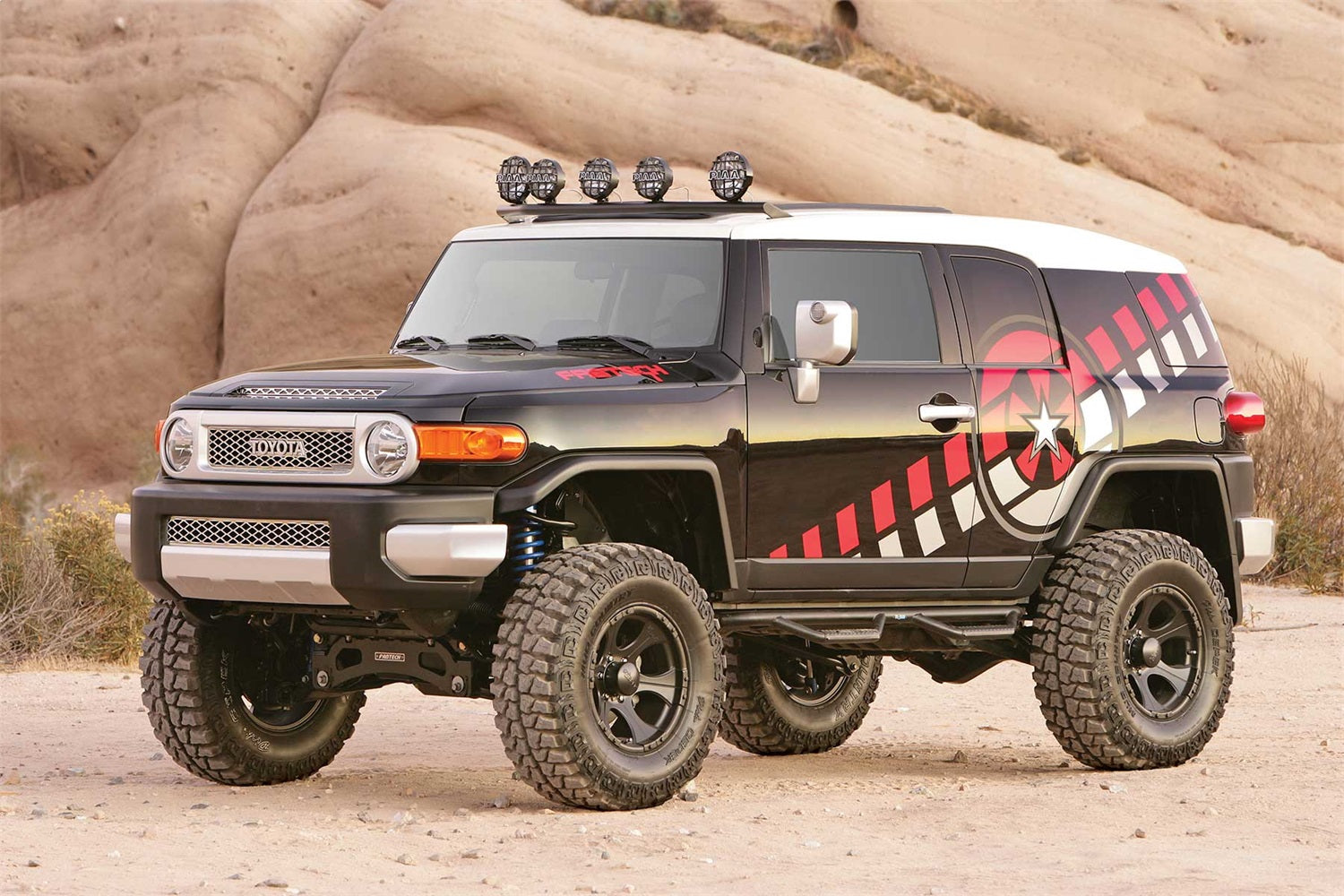 Fabtech K7007DL Performance Lift System w/Shocks Fits 07-08 FJ Cruiser